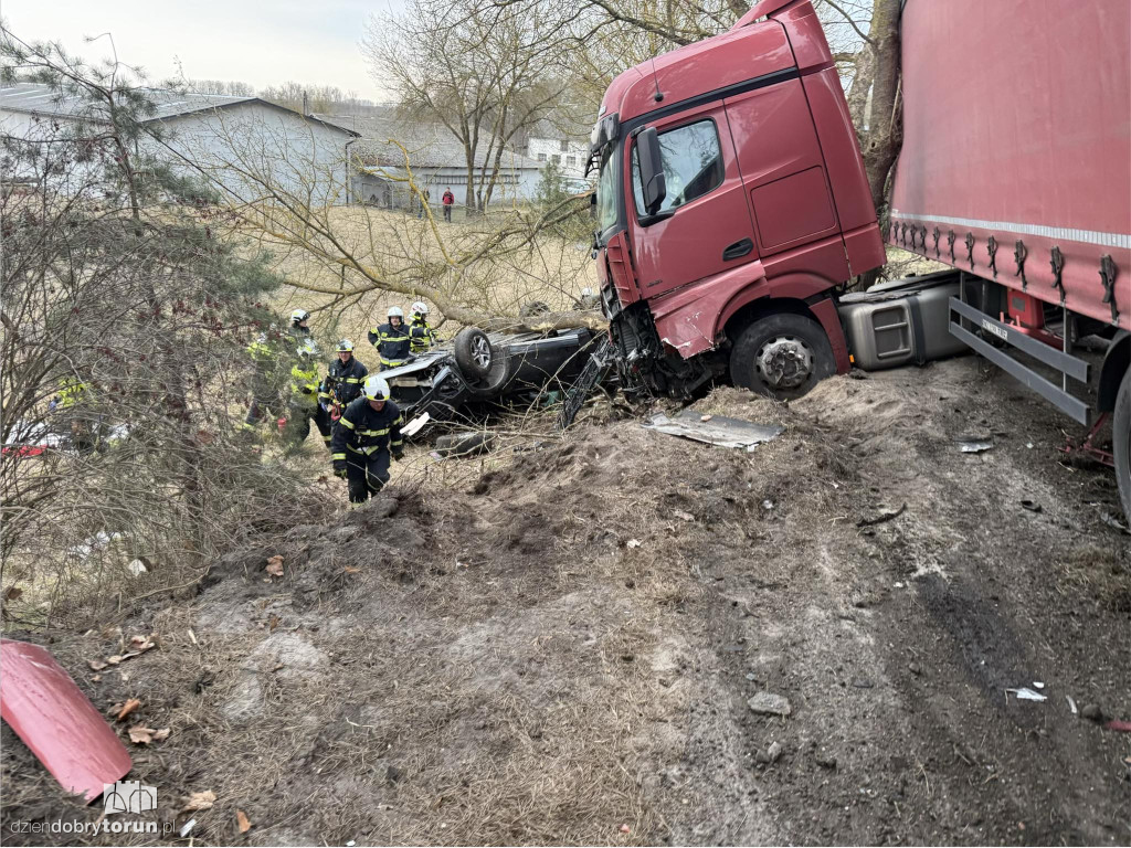 DK10 sparaliżowana, jedna osoba nie żyje