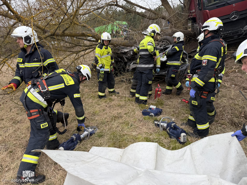 DK10 sparaliżowana, jedna osoba nie żyje