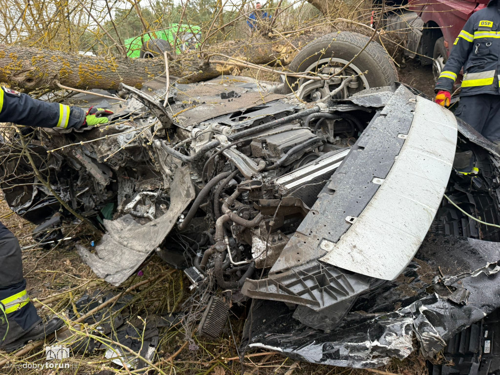 DK10 sparaliżowana, jedna osoba nie żyje