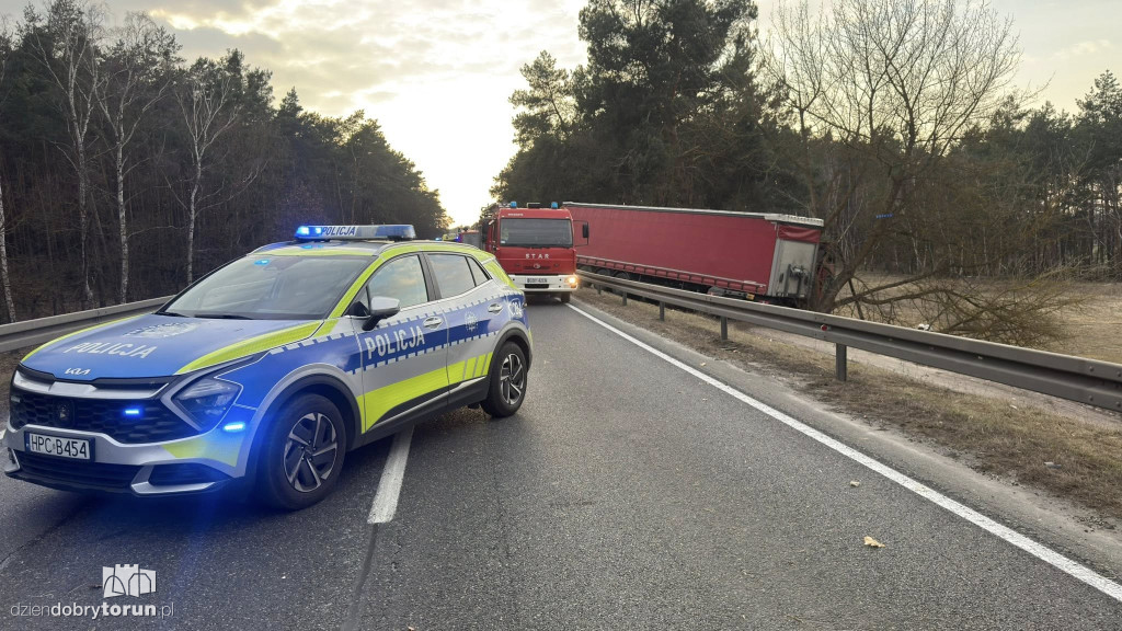 DK10 sparaliżowana, jedna osoba nie żyje