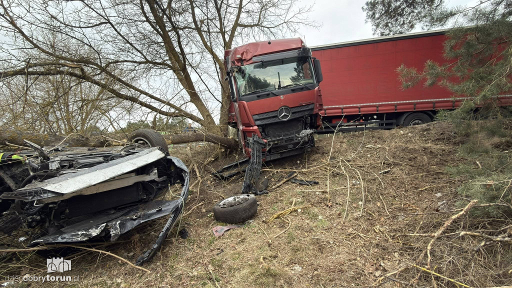 DK10 sparaliżowana, jedna osoba nie żyje
