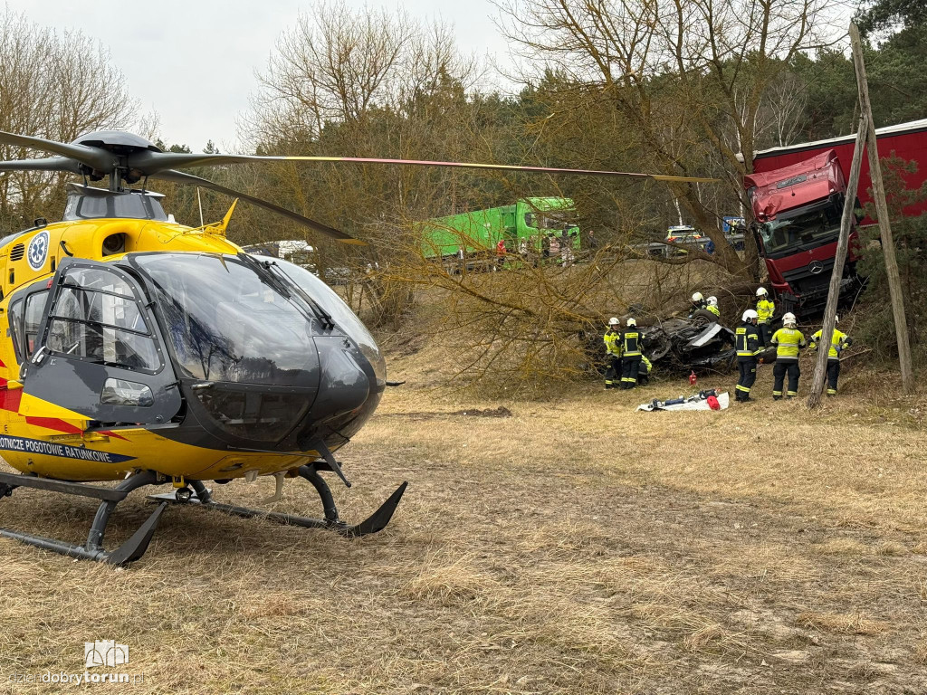 DK10 sparaliżowana, jedna osoba nie żyje