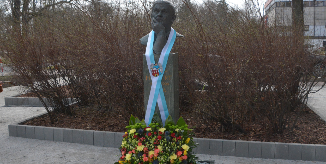 Odsłonięcie popiersia Zbigniewa Herberta