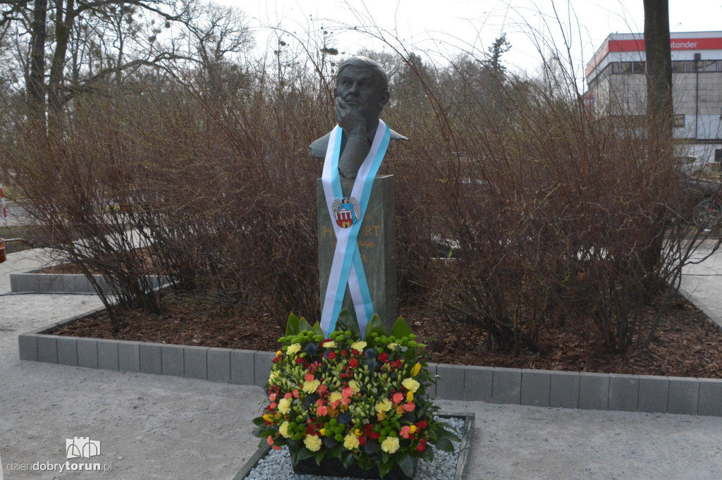 Odsłonięcie popiersia Zbigniewa Herberta