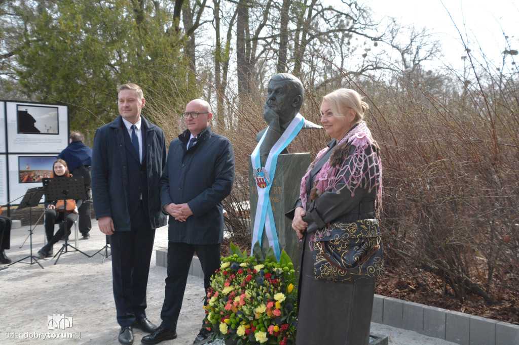 Odsłonięcie popiersia Zbigniewa Herberta