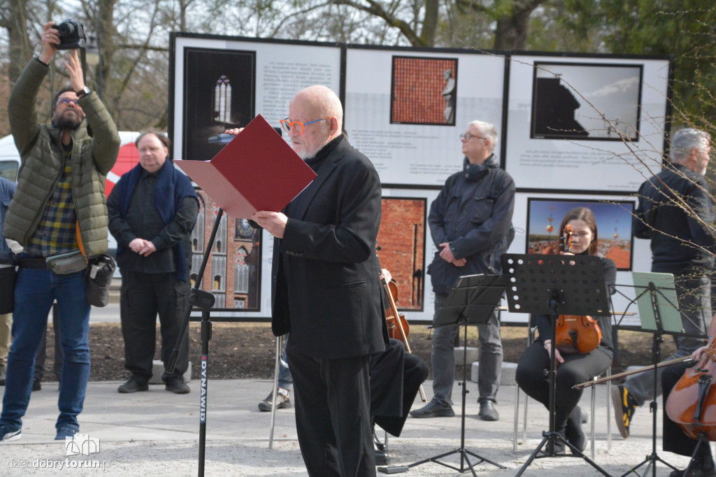 Odsłonięcie popiersia Zbigniewa Herberta
