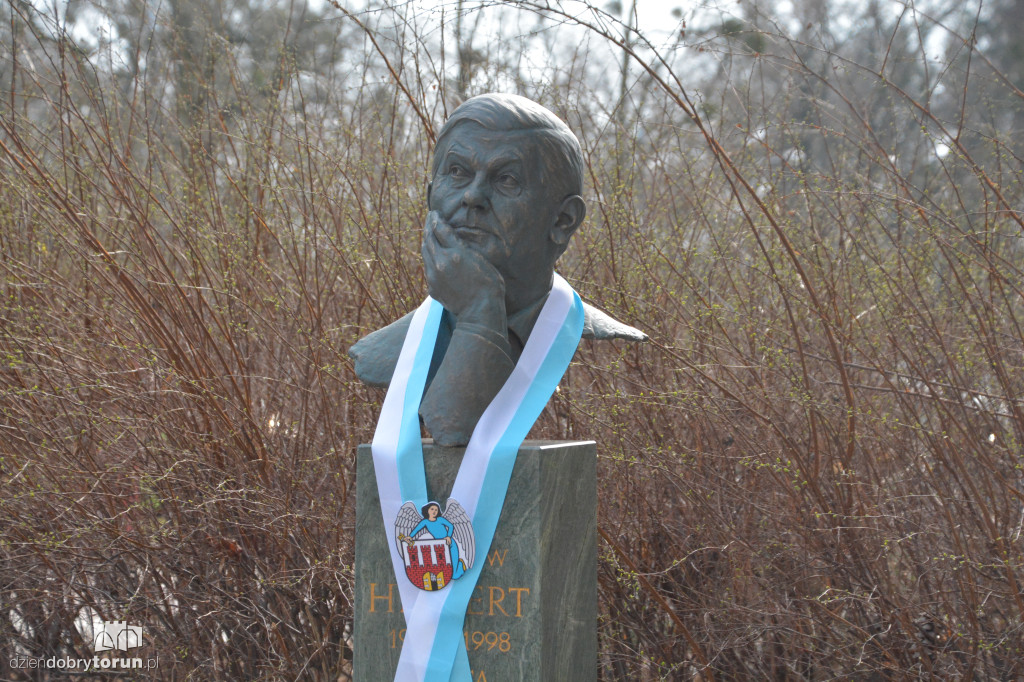 Odsłonięcie popiersia Zbigniewa Herberta
