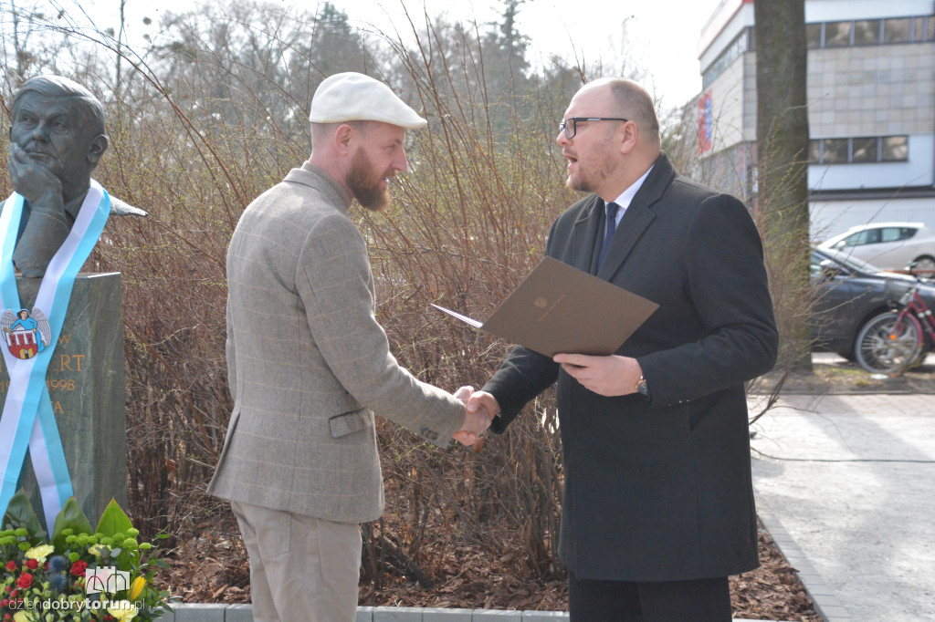 Odsłonięcie popiersia Zbigniewa Herberta