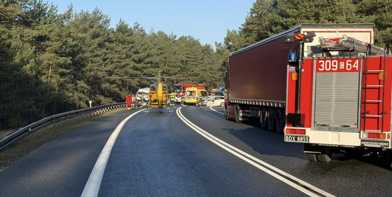Wypadek na DK10! Są ranni, na miejscu lądował śmigłowiec