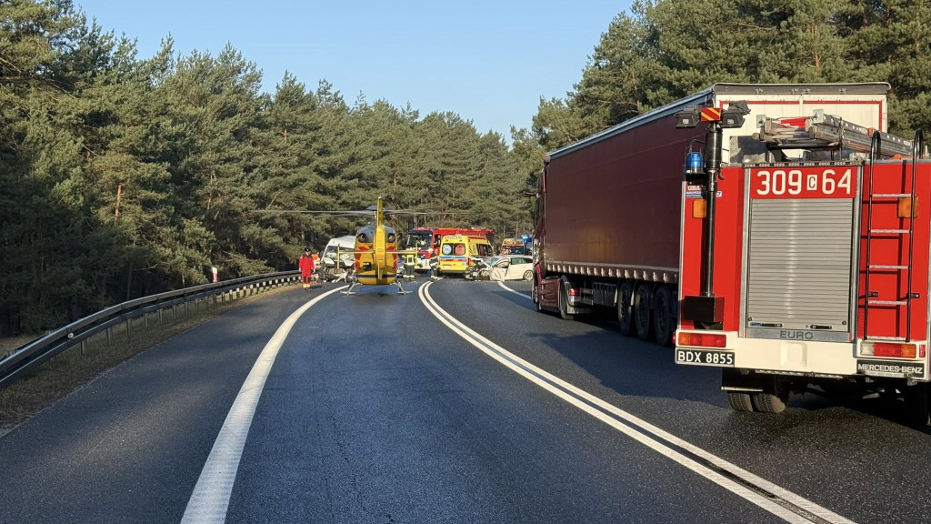 Wypadek na DK10! Są ranni, na miejscu lądował śmigłowiec