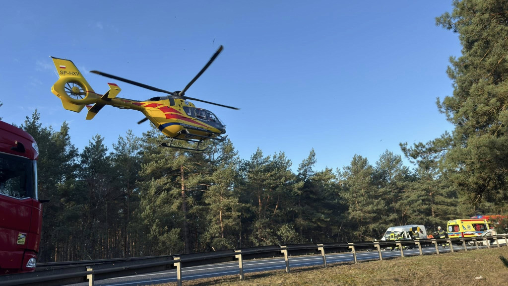 Wypadek na DK10! Są ranni, na miejscu lądował śmigłowiec