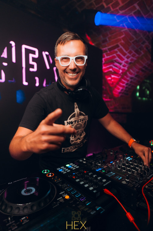 Gorąca noc w HEX. DJ Adamus rozkręcił parkiet