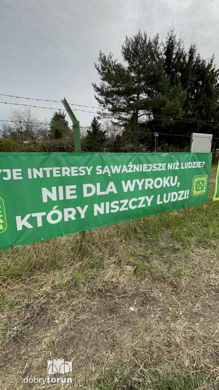 Banery sprzeciwu na ROD Elana