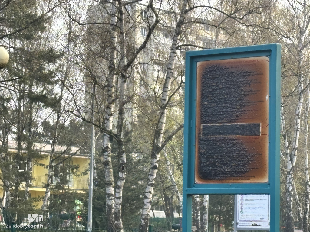 Spalony plac zabaw na Skarpie