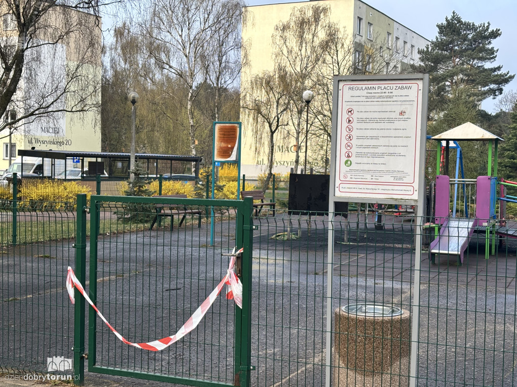 Spalony plac zabaw na Skarpie