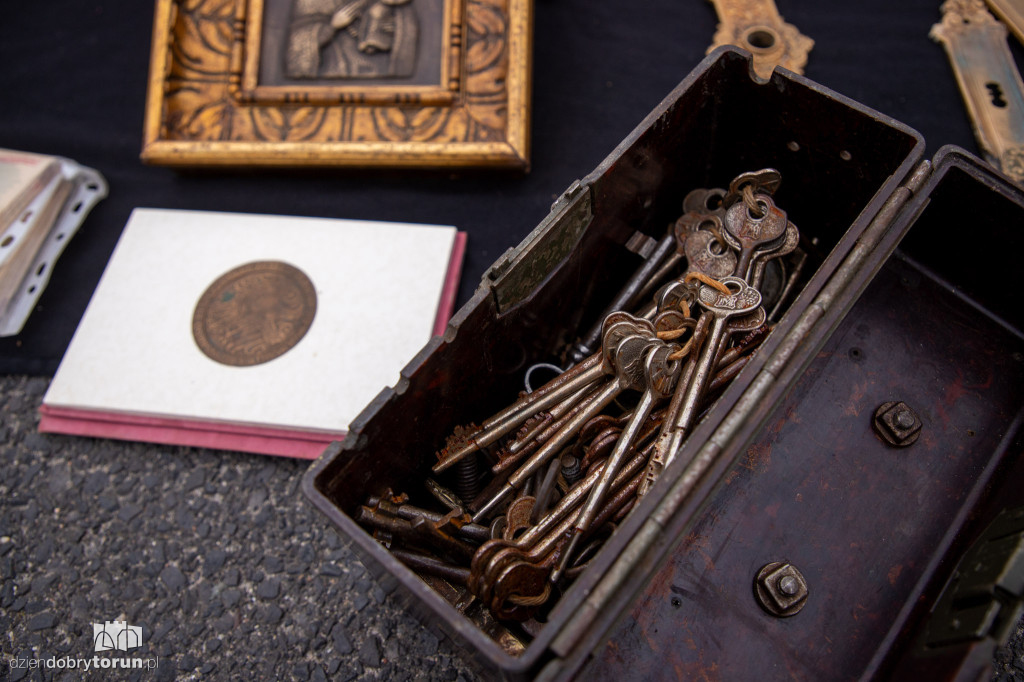 Pchli Targ pod Kometą