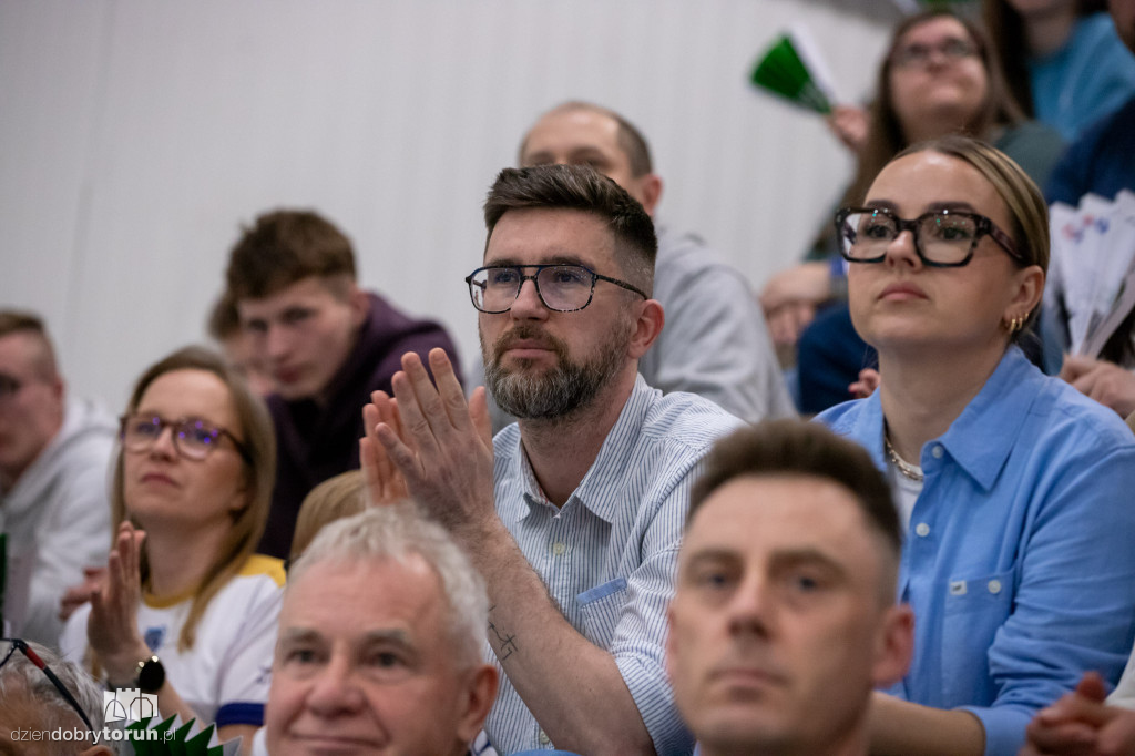 Kibice na meczu siatkówki