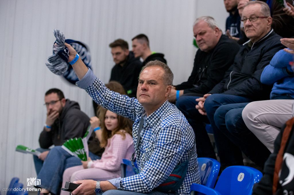 Kibice na meczu siatkówki