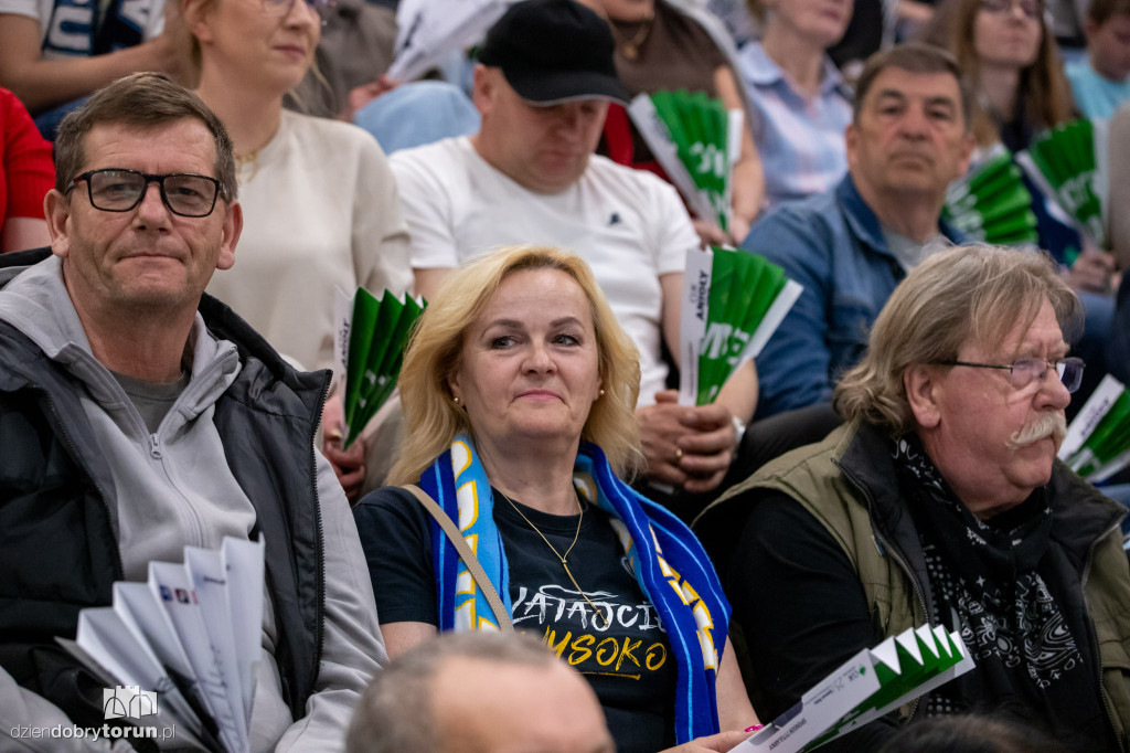 Kibice na meczu siatkówki