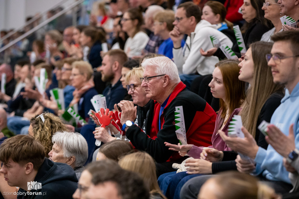 Kibice na meczu siatkówki