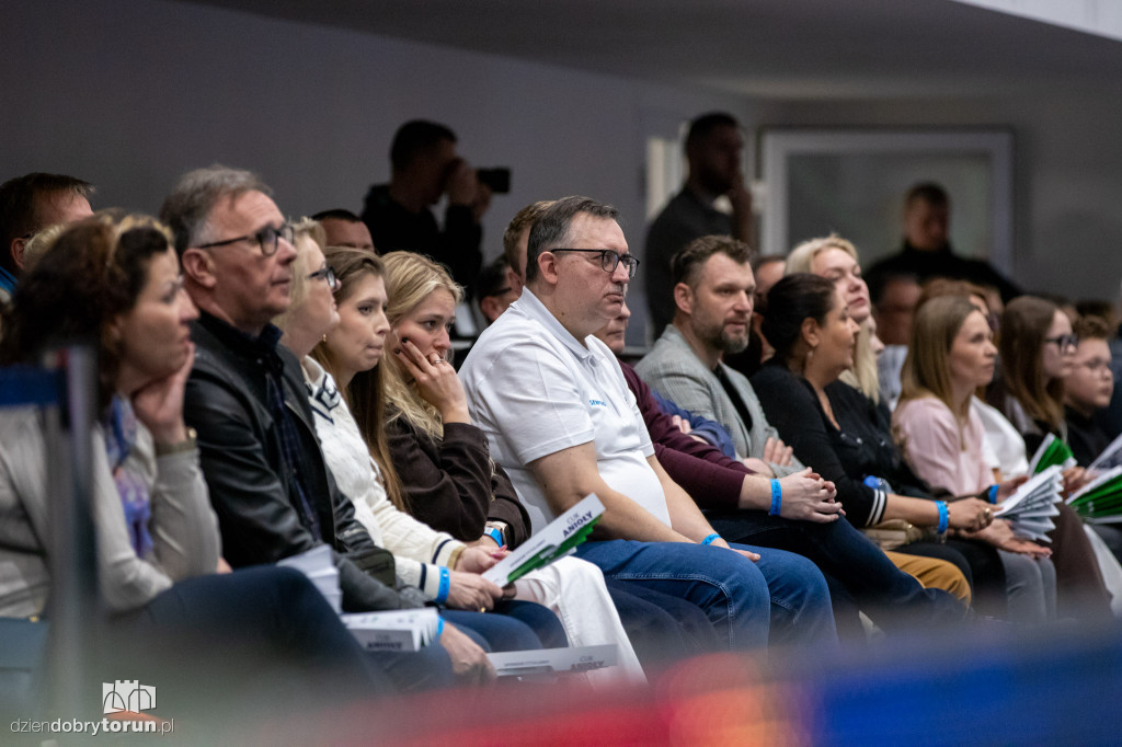 Kibice na meczu siatkówki