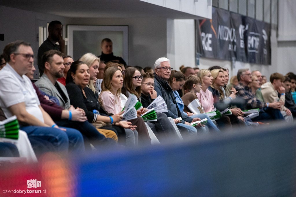 Kibice na meczu siatkówki