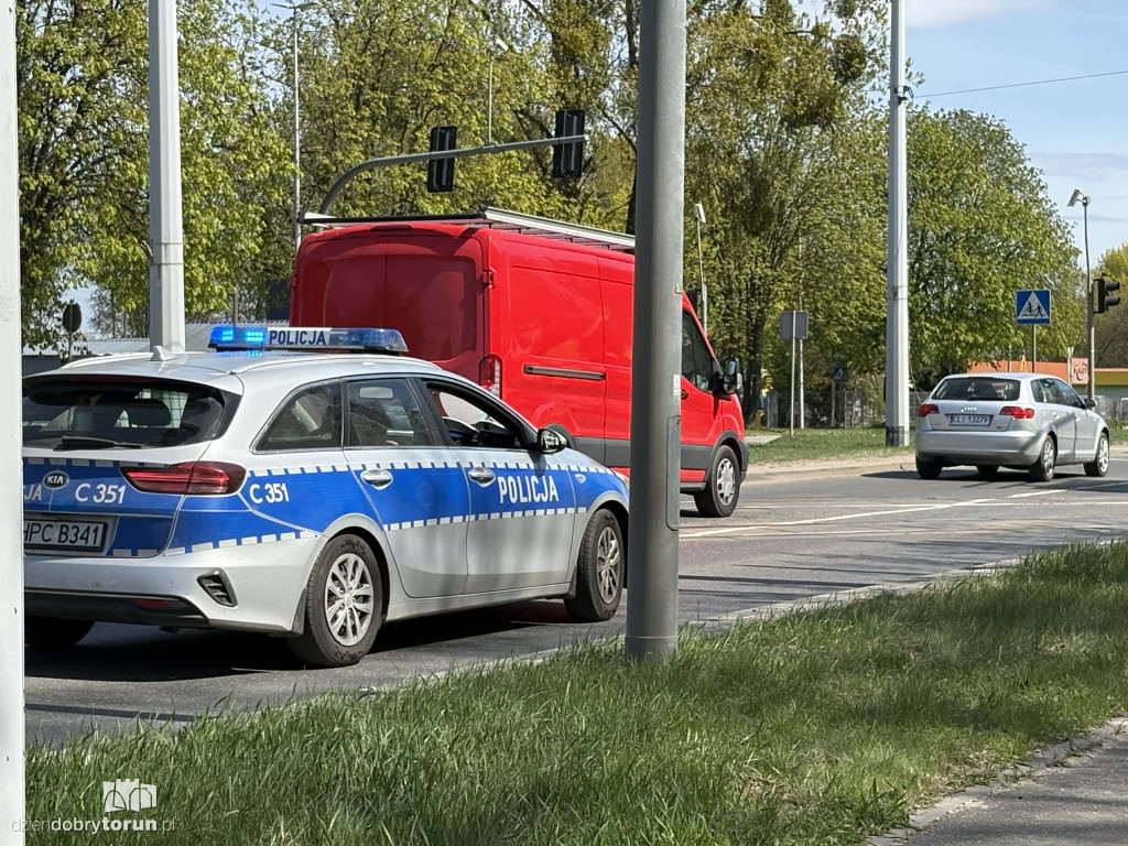 Zerwana sieć trakcyjna przy pętli Elana