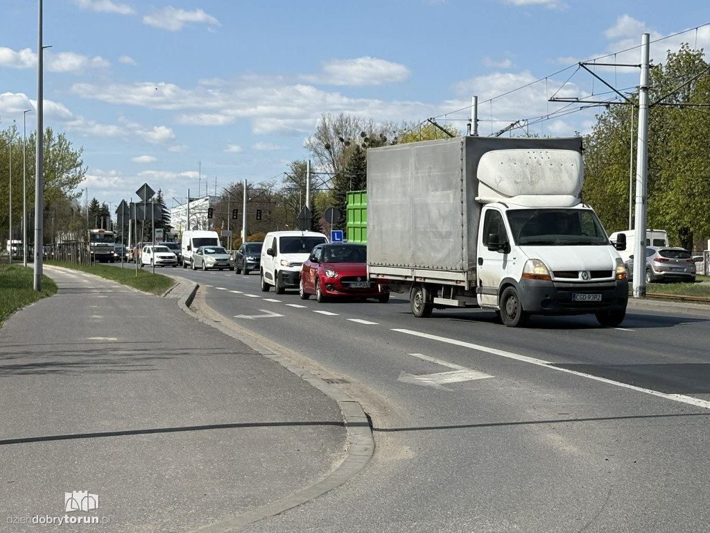 Zerwana sieć trakcyjna przy pętli Elana