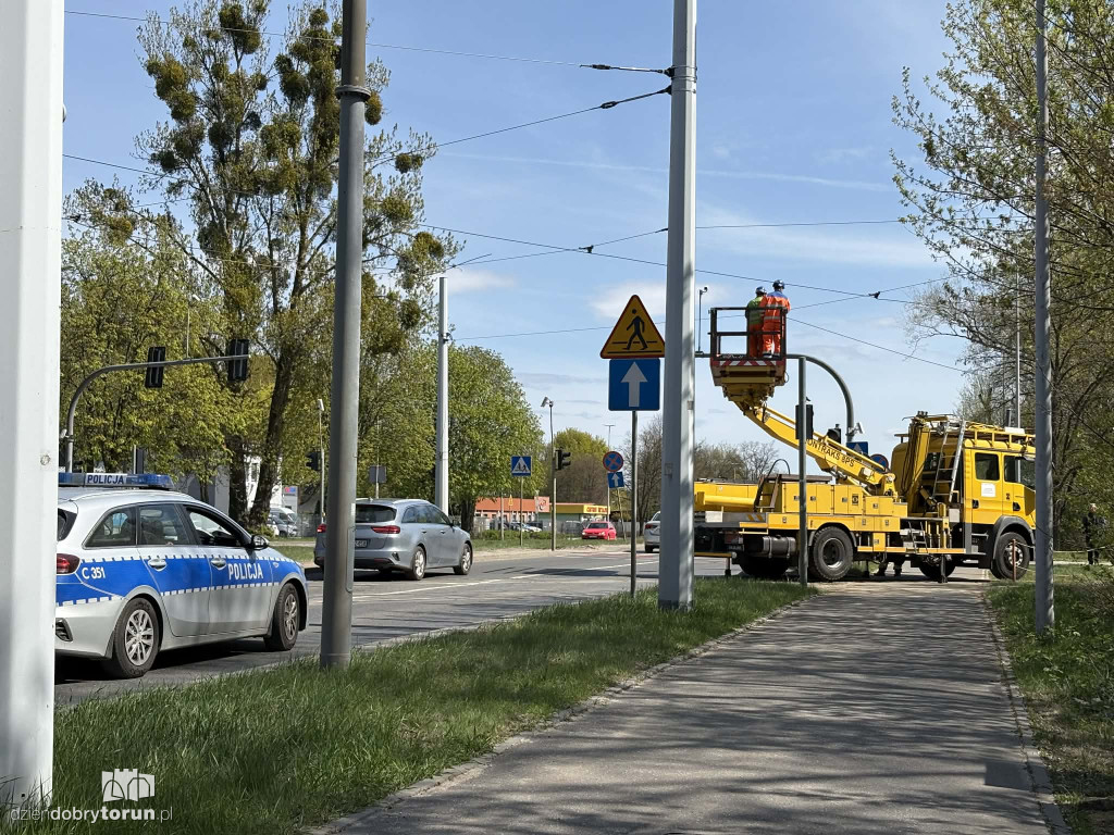Zerwana sieć trakcyjna przy pętli Elana