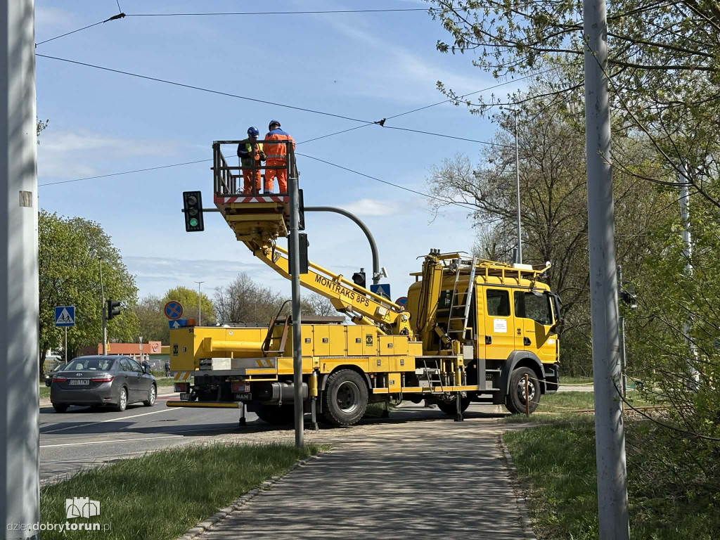 Zerwana sieć trakcyjna przy pętli Elana