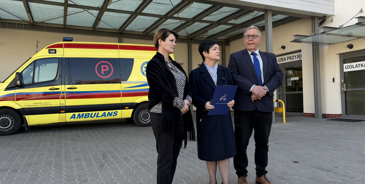 Konferencja przed szpitalem w Aleksandrowie Kuj.