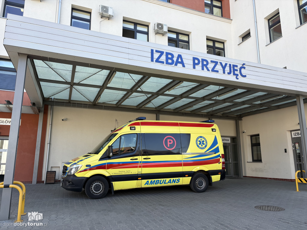 Konferencja przed szpitalem w Aleksandrowie Kuj.