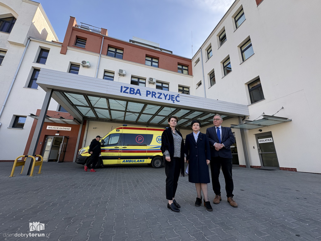 Konferencja przed szpitalem w Aleksandrowie Kuj.