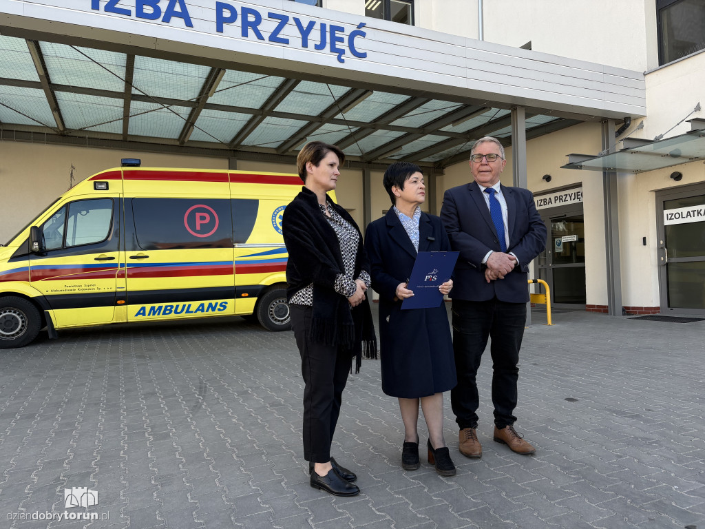 Konferencja przed szpitalem w Aleksandrowie Kuj.