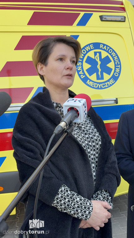 Konferencja przed szpitalem w Aleksandrowie Kuj.