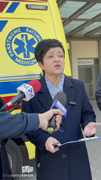 Konferencja przed szpitalem w Aleksandrowie Kuj.