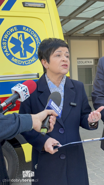 Konferencja przed szpitalem w Aleksandrowie Kuj.