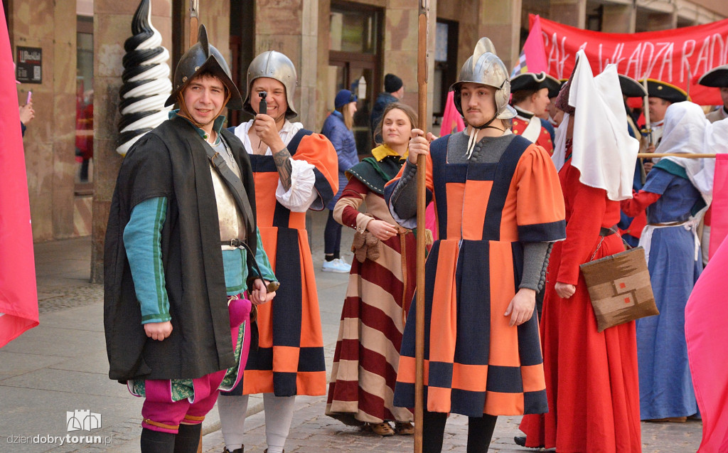 Historyczna parada na starówce