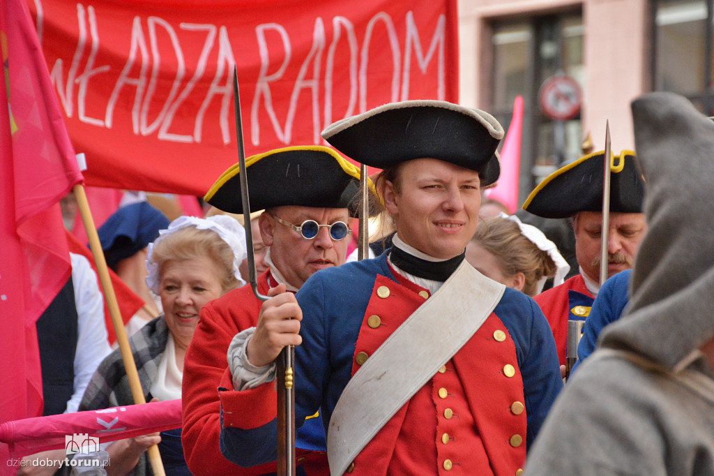 Historyczna parada na starówce