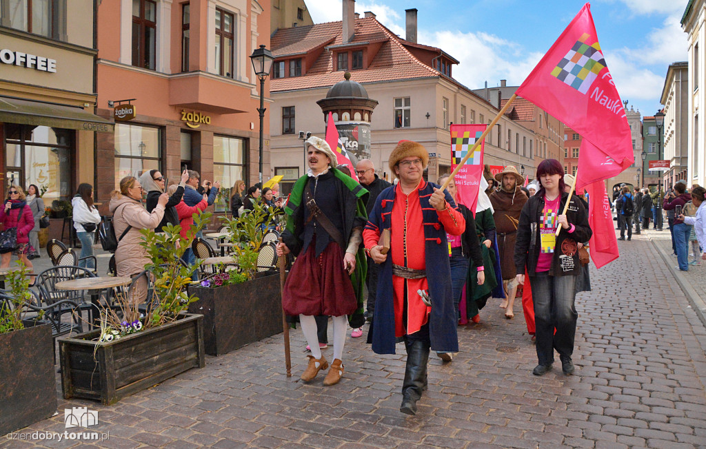 Historyczna parada na starówce