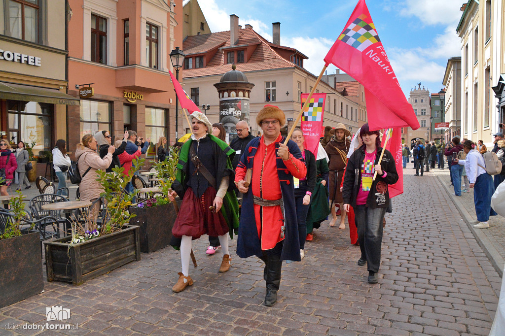 Historyczna parada na starówce