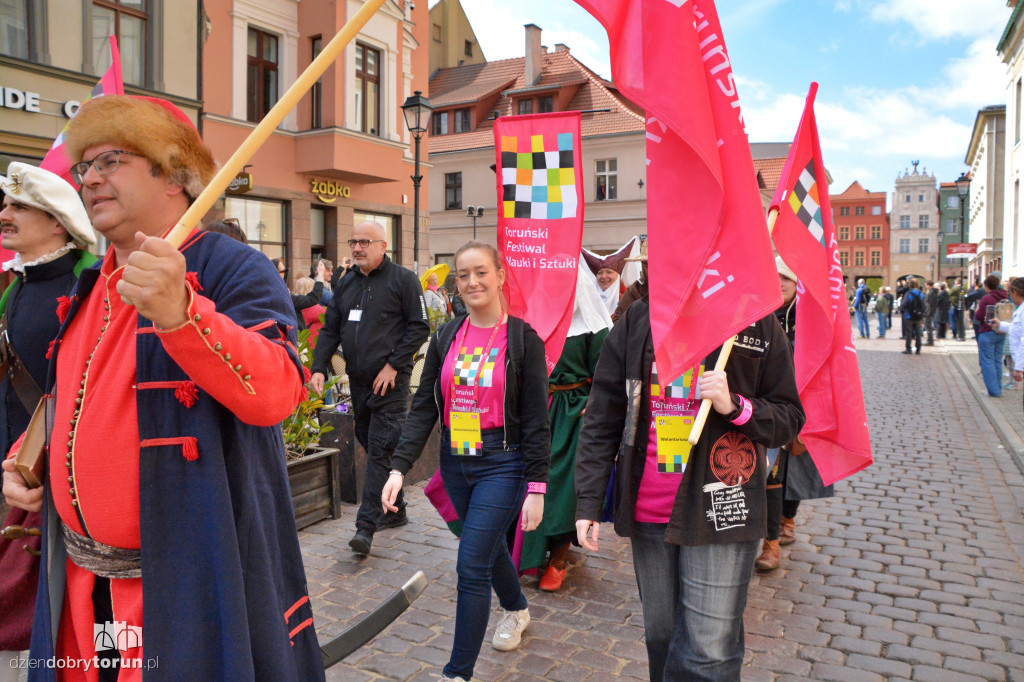 Historyczna parada na starówce