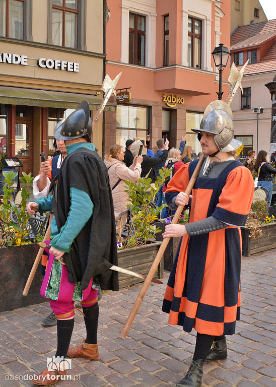 Historyczna parada na starówce