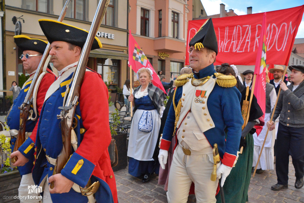 Historyczna parada na starówce