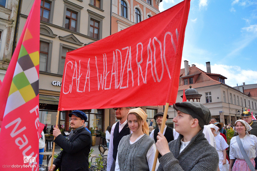 Historyczna parada na starówce