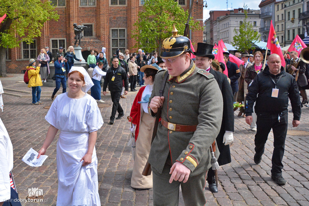 Historyczna parada na starówce