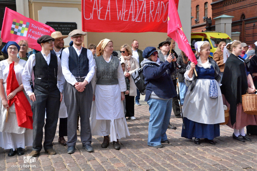 Historyczna parada na starówce