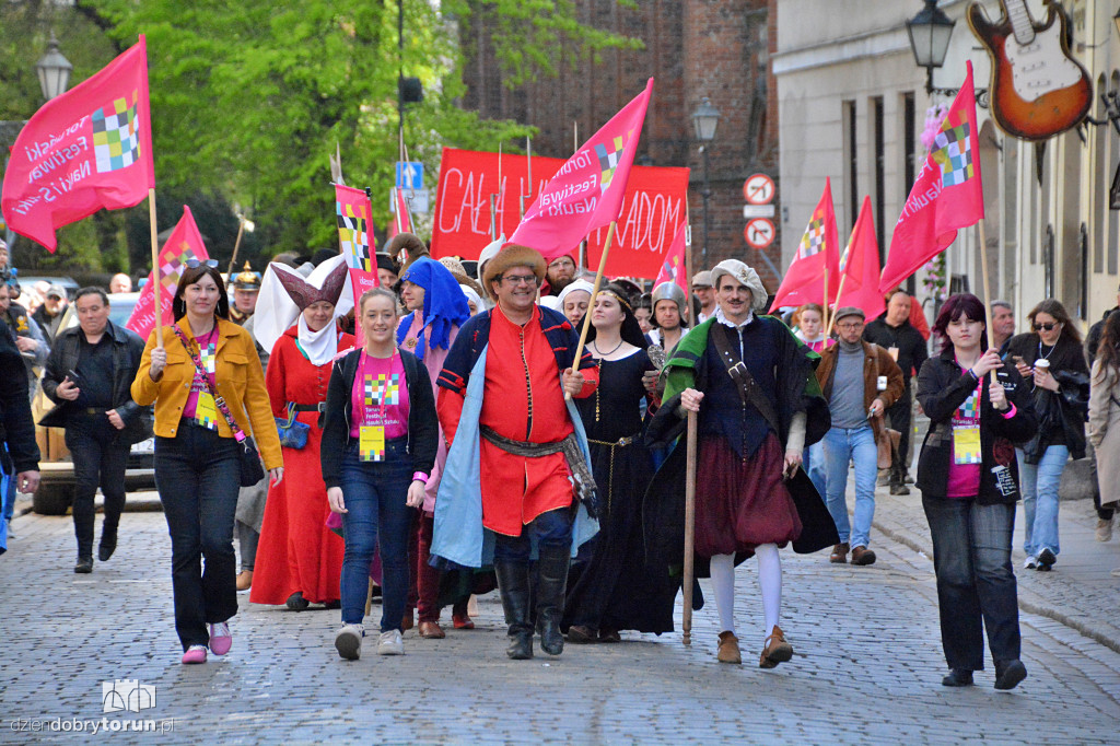 Historyczna parada na starówce