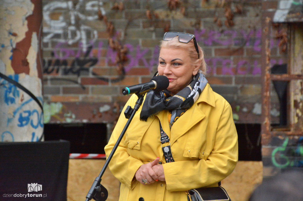 Zrujnowany basen w Ciechocinku