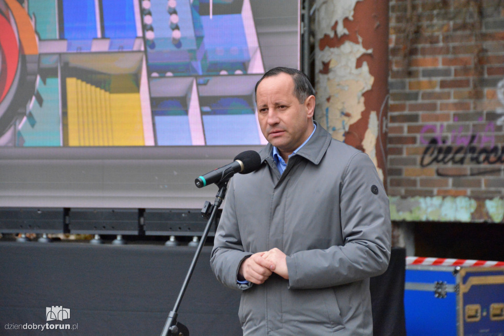 Zrujnowany basen w Ciechocinku